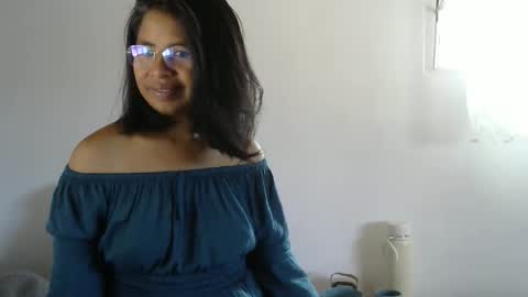 liora online show from February 4, 5:02 am