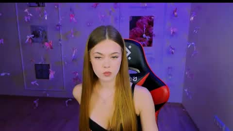 Snapshot of liora_wisp chatting on June 15, 12:51 pm liora online show from June 15, 12:51 pm