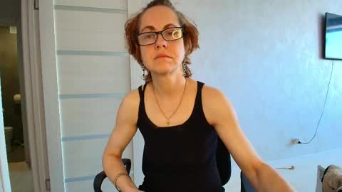 Snapshot of lioraweiss chatting on May 7, 8:52 am Liora Weiss online show from May 7, 8:52 am