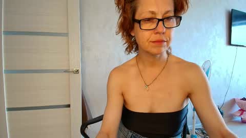 Snapshot of lioraweiss chatting on June 2, 12:18 pm Liora Weiss online show from June 2, 12:18 pm