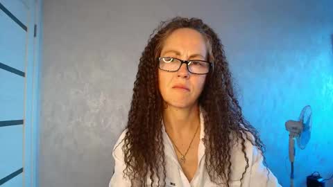 Snapshot of lioraweiss chatting on June 3, 2:33 pm Liora Weiss online show from June 3, 2:33 pm