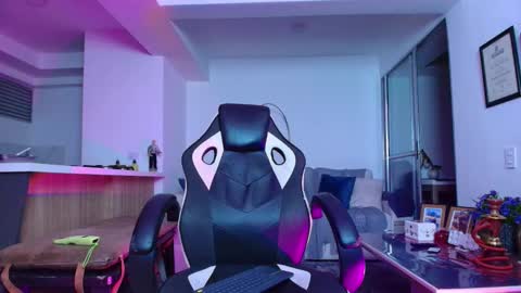 Snapshot of liorvante chatting on February 11, 4:17 am Lior Vante online show from February 11, 4:17 am