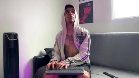 Snapshot of liorvante chatting on February 18, 2:13 pm Lior Vante online show from February 18, 2:13 pm