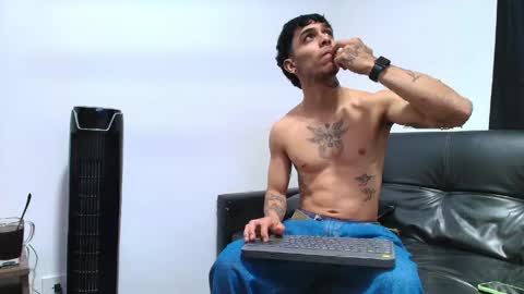 Snapshot of liorvante chatting on April 7, 2:45 am Lior Vante online show from April 7, 2:45 am