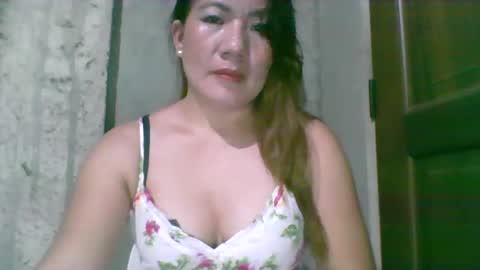 Snapshot of lipsofangel16 chatting on January 3, 1:03 pm im cherry online show from January 3, 1:03 pm