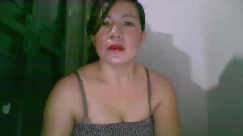 Snapshot of lipsofangel16 chatting on January 4, 10:55 pm im cherry online show from January 4, 10:55 pm