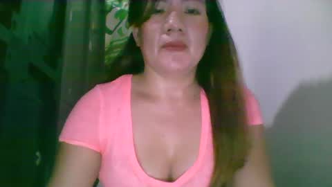 Snapshot of lipsofangel16 chatting on January 7, 6:38 am im cherry online show from January 7, 6:38 am