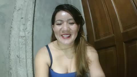 Snapshot of lipsofangel16 chatting on January 8, 11:54 am im cherry online show from January 8, 11:54 am