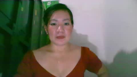 Snapshot of lipsofangel16 chatting on January 13, 6:16 am im cherry online show from January 13, 6:16 am