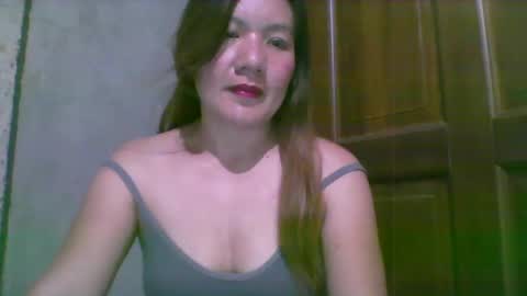 Snapshot of lipsofangel16 chatting on January 23, 1:24 pm im cherry online show from January 23, 1:24 pm
