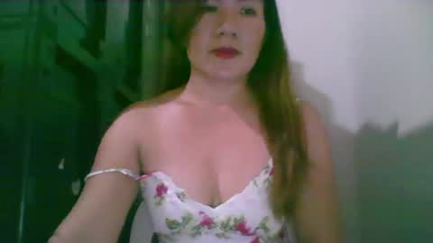 Snapshot of lipsofangel16 chatting on January 24, 5:42 am im cherry online show from January 24, 5:42 am