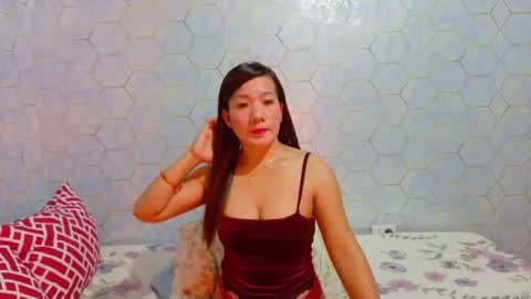 Snapshot of lipsofangel16 chatting on February 15, 9:55 pm im cherry online show from February 15, 9:55 pm