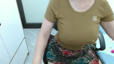 Snapshot of lisa_1011 chatting on July 2, 3:45 am lisa_1011 online show from July 2, 3:45 am