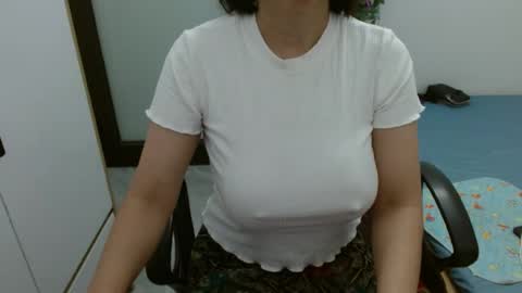 Snapshot of lisa_1011 chatting on July 11, 10:11 pm lisa_1011 online show from July 11, 10:11 pm