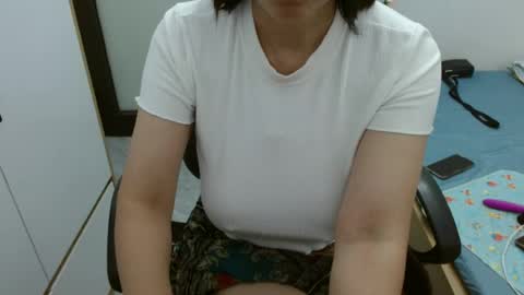 Snapshot of lisa_1011 chatting on July 14, 6:51 am lisa_1011 online show from July 14, 6:51 am