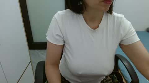 Snapshot of lisa_1011 chatting on July 16, 9:54 pm lisa_1011 online show from July 16, 9:54 pm