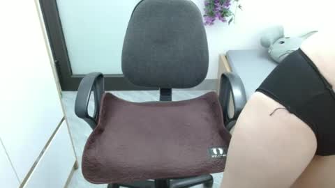 Snapshot of lisa_1011 chatting on July 30, 10:53 pm lisa_1011 online show from July 30, 10:53 pm