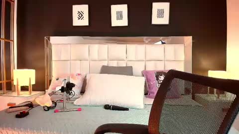 Lisa online show from February 12, 5:48 pm