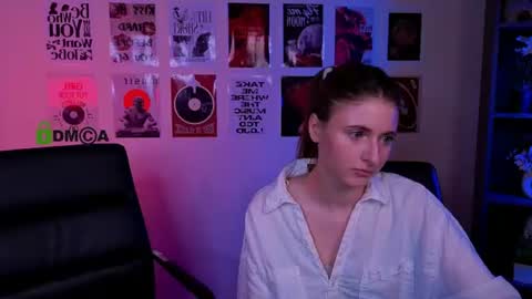 Snapshot of lisa_dark_ chatting on July 8, 9:25 am Lisa online show from July 8, 9:25 am