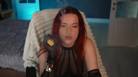 Snapshot of lisa_elfy chatting on April 18, 2:21 pm lisa_elfy online show from April 18, 2:21 pm