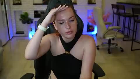 lisa_elfy online show from July 31, 10:25 am