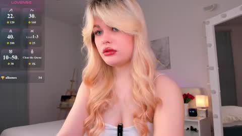 Snapshot of lisa_mccoy chatting on May 15, 1:12 am Lisa online show from May 15, 1:12 am