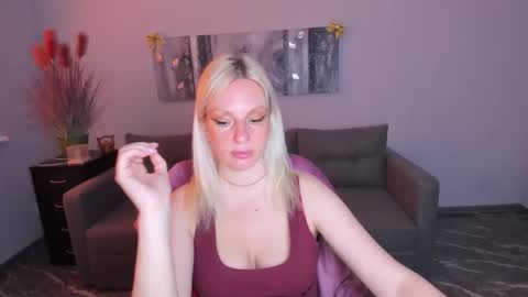 lisa_merritt online show from June 9, 5:30 am