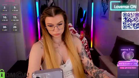 lisa_rabbit online show from June 14, 2:24 am