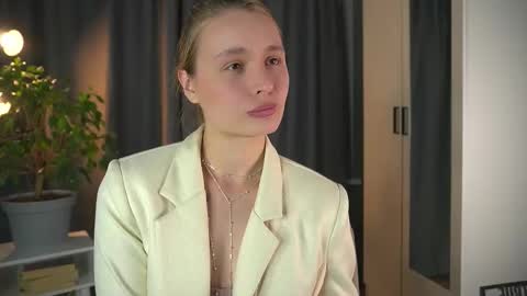 Elisabeth or Lisa online show from September 27, 8:14 pm