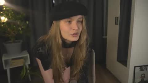 Elisabeth or Lisa online show from September 29, 8:13 pm