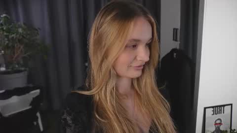 Elisabeth or Lisa online show from October 21, 8:20 pm