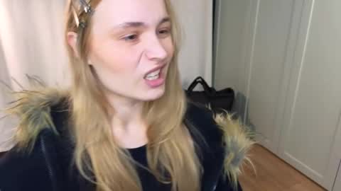 Snapshot of lisa_schiele chatting on February 20, 8:20 pm Elisabeth or Lisa online show from February 20, 8:20 pm