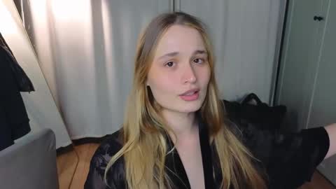 Snapshot of lisa_schiele chatting on March 3, 8:37 pm Elisabeth or Lisa online show from March 3, 8:37 pm