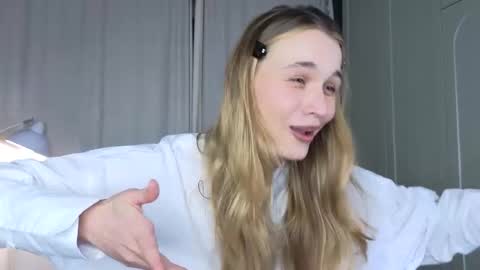 Snapshot of lisa_schiele chatting on March 5, 8:38 pm Elisabeth or Lisa online show from March 5, 8:38 pm