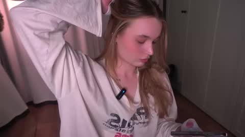 Snapshot of lisa_schiele chatting on March 14, 8:36 pm Elisabeth or Lisa online show from March 14, 8:36 pm