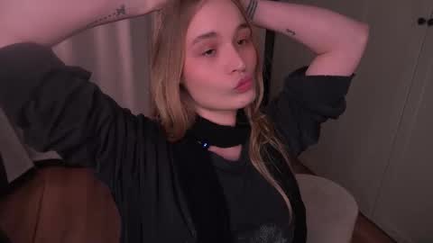 Snapshot of lisa_schiele chatting on March 16, 8:35 pm Elisabeth or Lisa online show from March 16, 8:35 pm