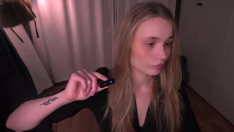 Snapshot of lisa_schiele chatting on March 17, 8:23 pm Elisabeth or Lisa online show from March 17, 8:23 pm