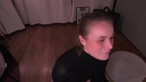 Snapshot of lisa_schiele chatting on March 19, 8:13 pm Elisabeth or Lisa online show from March 19, 8:13 pm