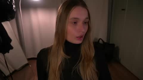 Elisabeth or Lisa online show from May 3, 8:04 pm