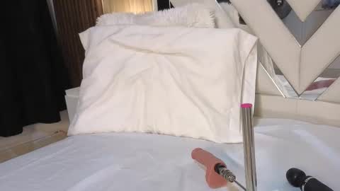 lisa_sweetas online show from February 12, 1:33 am