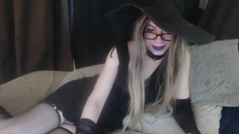 Snapshot of lisa_tyler chatting on January 26, 9:51 am Lisa Tyler online show from January 26, 9:51 am