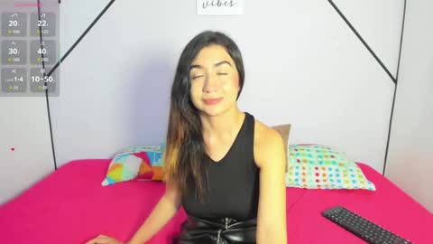 Snapshot of lisa_white_ chatting on November 26, 1:01 pm lisa white online show from November 26, 1:01 pm