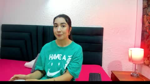 lisa white  online show from January 18, 4:05 am