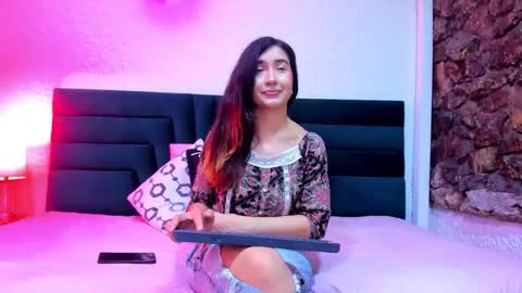 lisa white  online show from March 8, 5:00 am