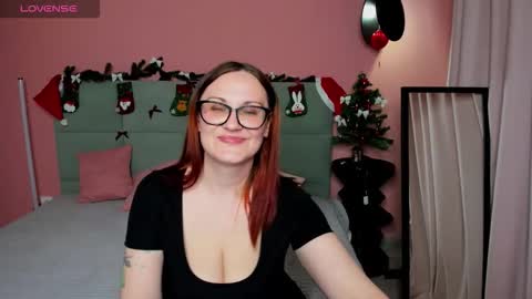 Snapshot of lisaamoree chatting on December 15, 8:51 am Ur sensual Lisa online show from December 15, 8:51 am