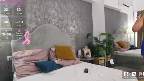 Snapshot of lisacroft chatting on May 29, 7:28 am lisacroft online show from May 29, 7:28 am
