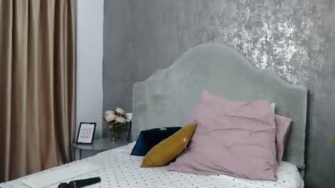 Snapshot of lisacroft chatting on June 14, 5:53 am lisacroft online show from June 14, 5:53 am