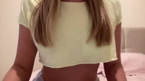 Snapshot of lisaflower1 chatting on January 17, 1:35 pm Lisa online show from January 17, 1:35 pm