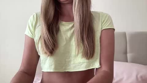 Snapshot of lisaflower1 chatting on October 19, 8:48 am Lisa online show from October 19, 8:48 am