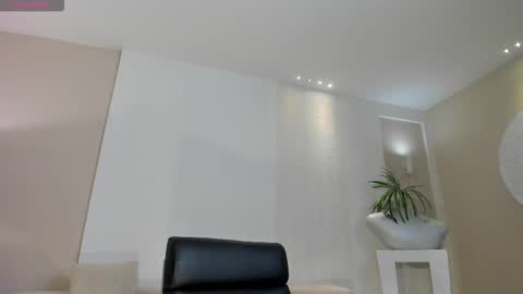 Lisa  Flowers online show from February 10, 11:58 am